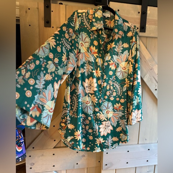 Acoa Desert Express Satin Floral Tunic by VICI - Picture 8 of 13